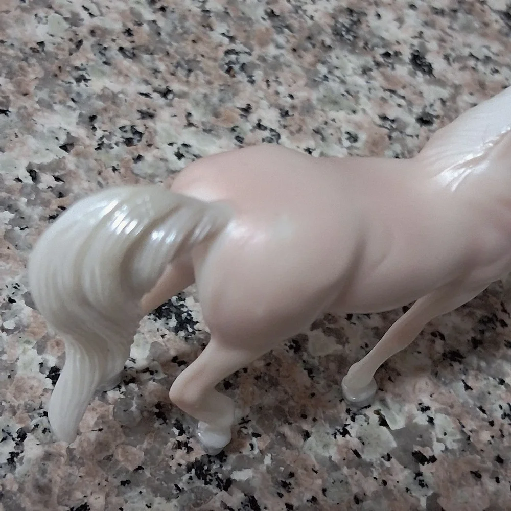 Breyer Freedom Series Classics Aurora Unicorn Model 62059 Pearl Pink 1:12